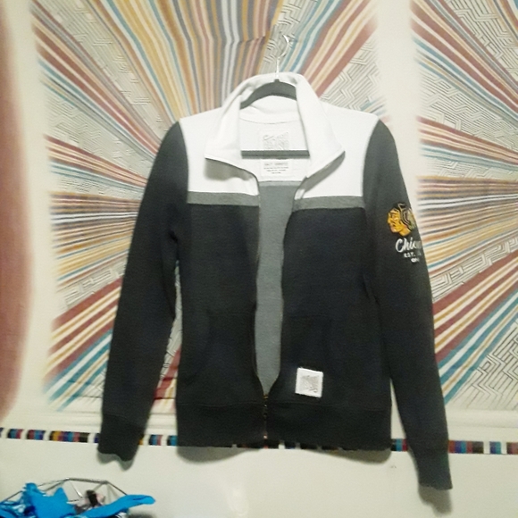 OriginalRetroBrand Women ChicagoBlackhawks Sweater - Picture 11 of 16